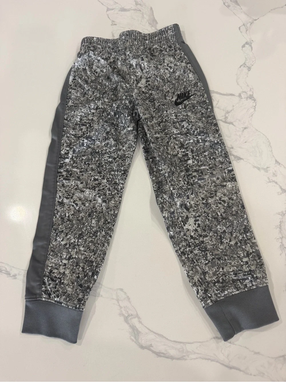 Nike Boys Digital Confetti Print Jogger Pants Gray Camo Size Small 4/5